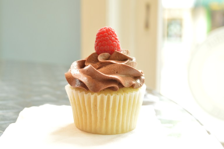 Alexandria Cupcake! Probably my favorite cupcake of all. This was a vanilla rasberry cupcake with milk chocolate frosting. 