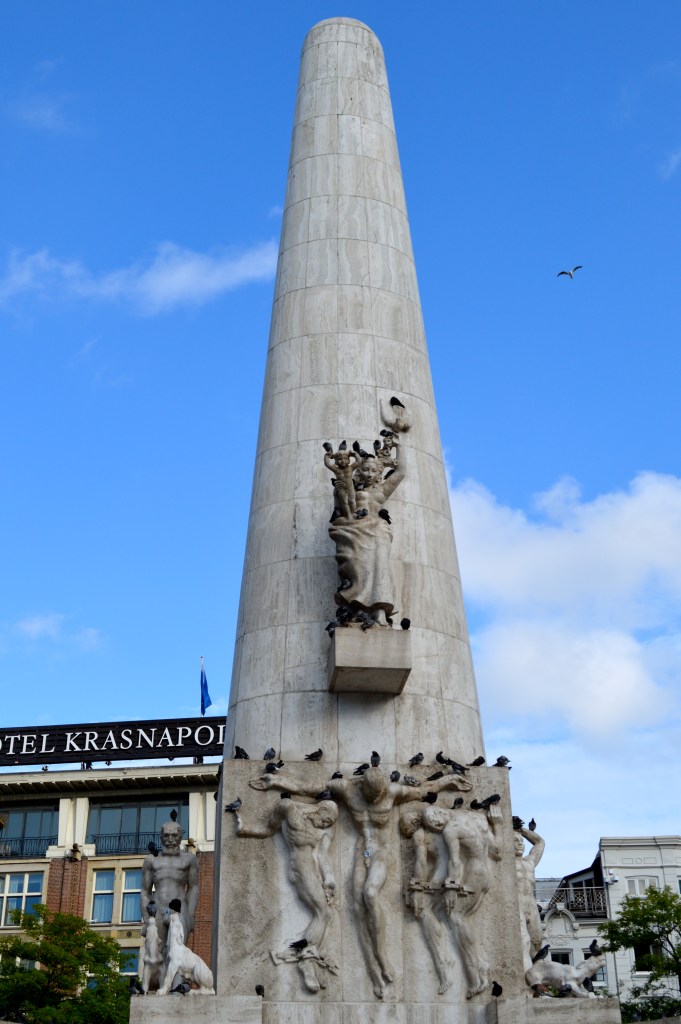 Even the statues loved the pigeons! :D